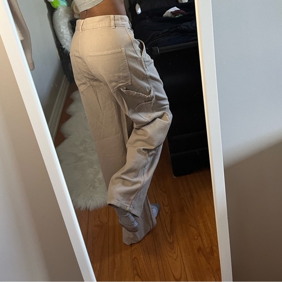Beige high waisted cargo pants - Picture 4 of 4